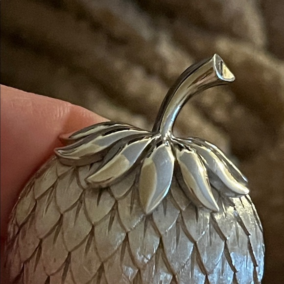 Crown Trifari vintage strawberry Brooch. - Picture 4 of 7